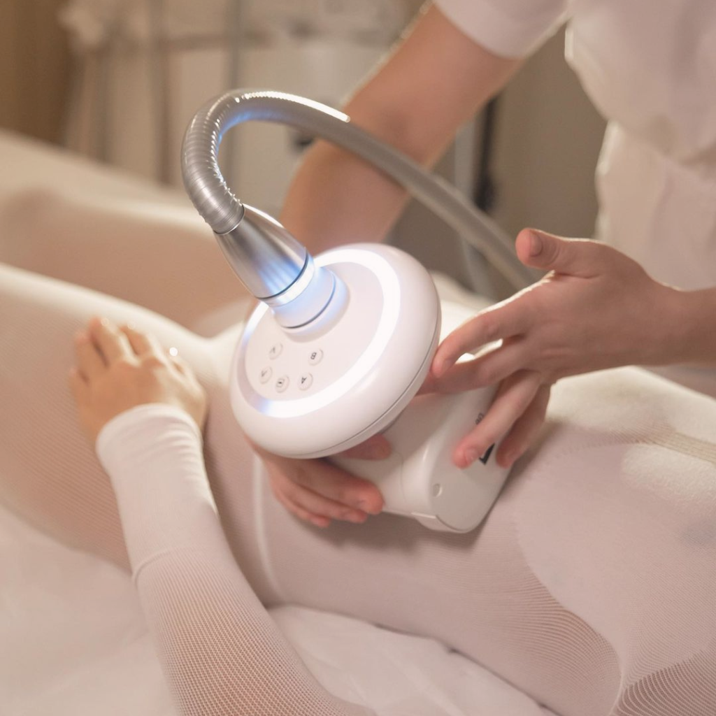 Frau erhält LPG Endermologie zur Cellulite-Behandlung